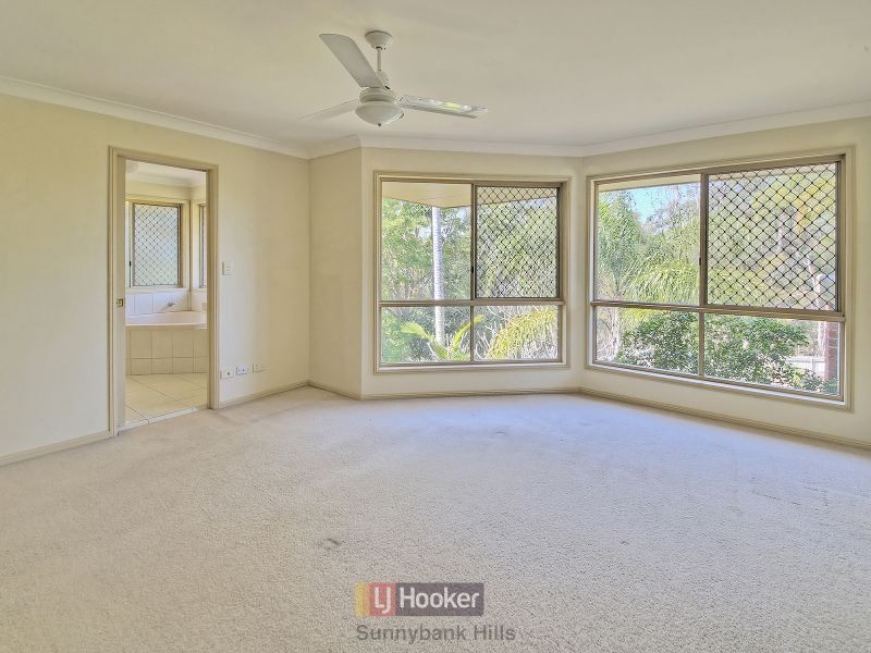 8 Maywood Crescent, Calamvale QLD 4116