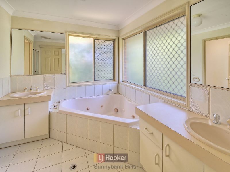 8 Maywood Crescent, Calamvale QLD 4116