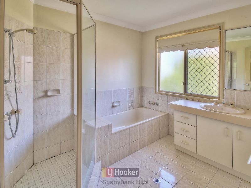 8 Maywood Crescent, Calamvale QLD 4116