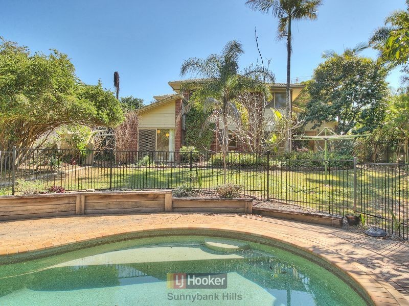 8 Maywood Crescent, Calamvale QLD 4116