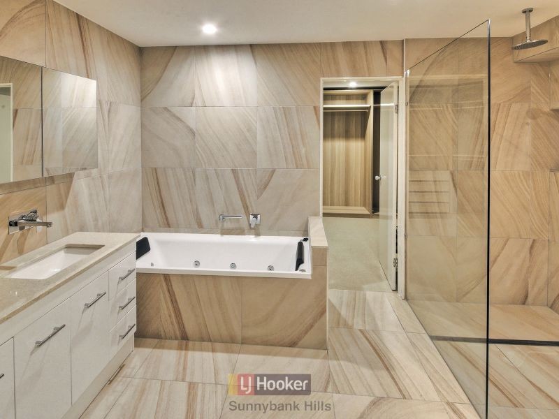 11 Meadowbank Court, Calamvale QLD 4116