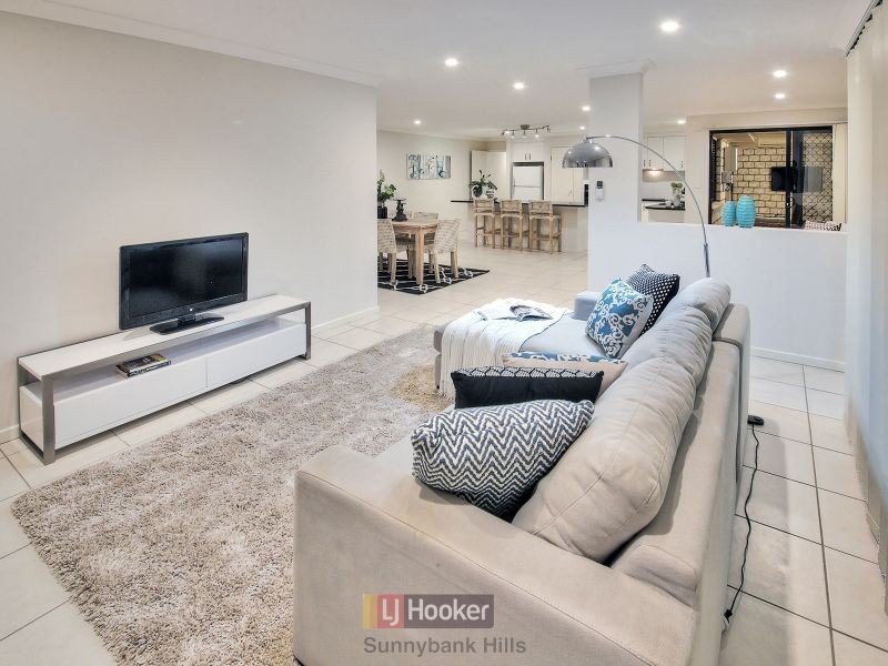 11 Meadowbank Court, Calamvale QLD 4116
