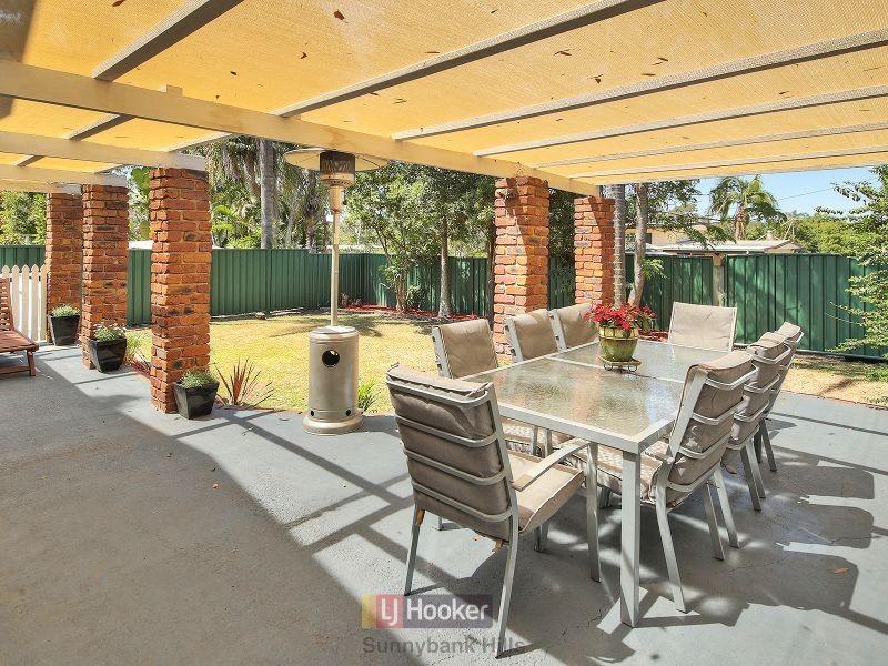 16 Liana Court, Regents Park QLD 4118