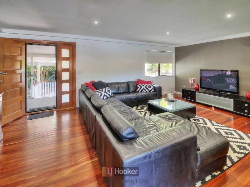 16 Liana Court, Regents Park QLD 4118