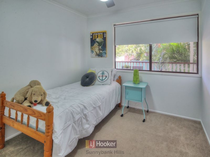 16 Liana Court, Regents Park QLD 4118