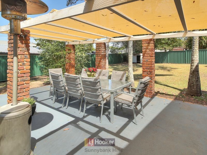 16 Liana Court, Regents Park QLD 4118