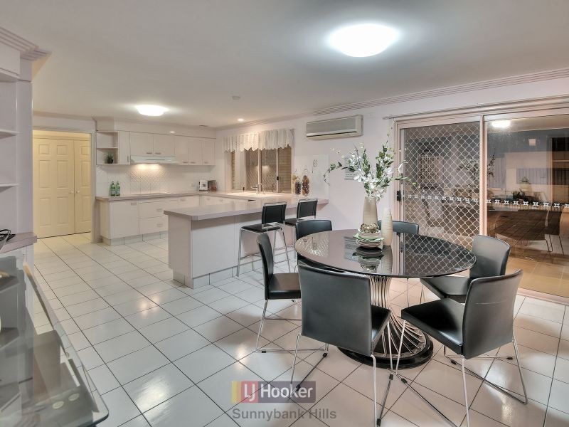 10 Jefferson Place, Stretton QLD 4116