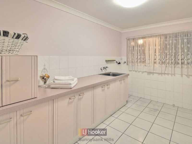 10 Jefferson Place, Stretton QLD 4116