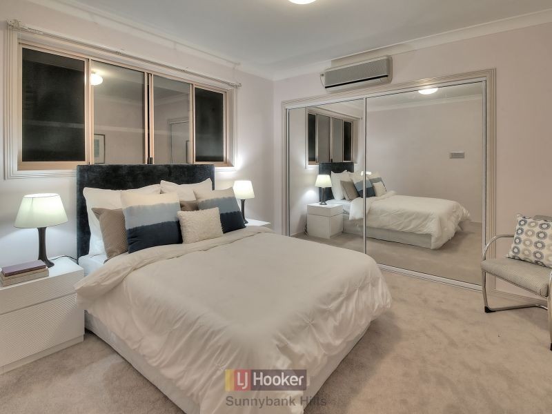 10 Jefferson Place, Stretton QLD 4116