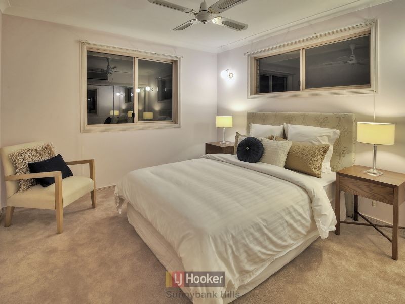 10 Jefferson Place, Stretton QLD 4116