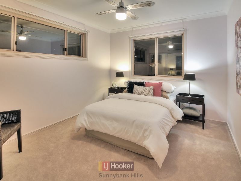 10 Jefferson Place, Stretton QLD 4116