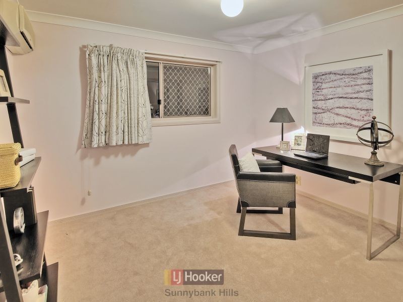 10 Jefferson Place, Stretton QLD 4116