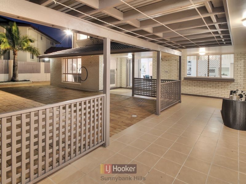 10 Jefferson Place, Stretton QLD 4116