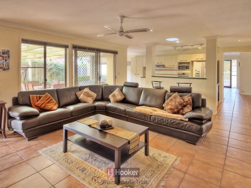 6 Silky Oak Court, Calamvale QLD 4116