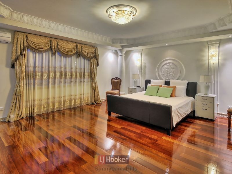 83 The Parkway, Stretton QLD 4116