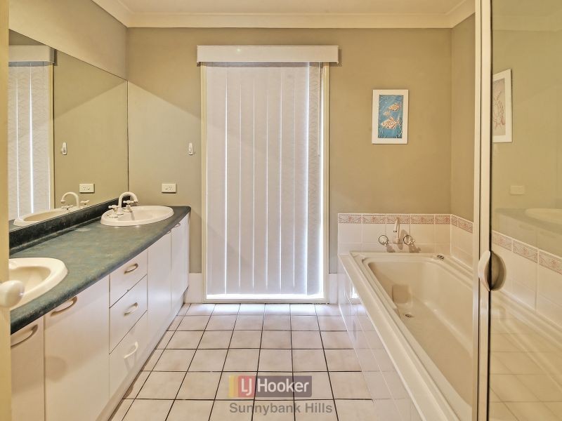 16 Oxford Place, Stretton QLD 4116