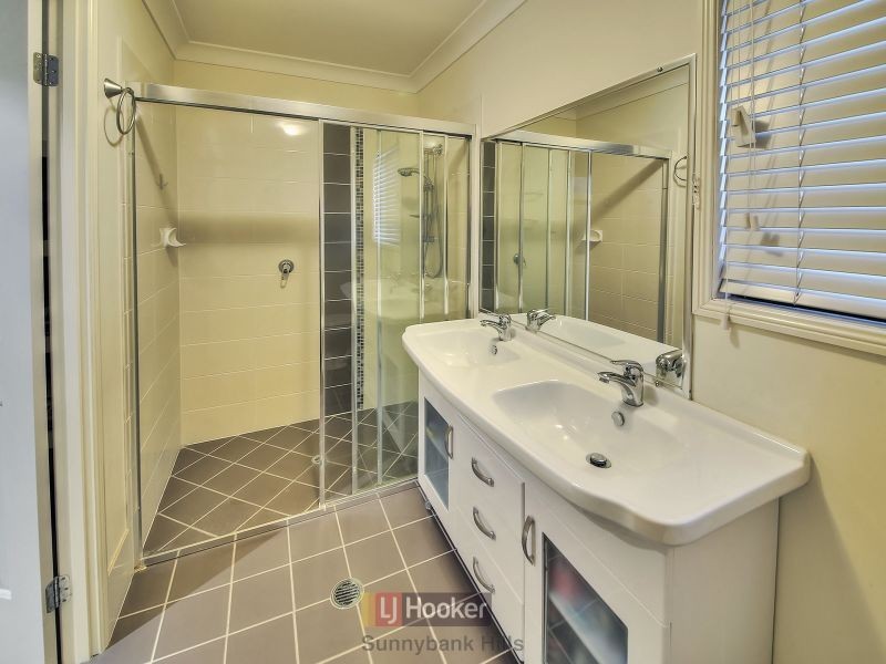 10 Lillydale Place, Calamvale QLD 4116