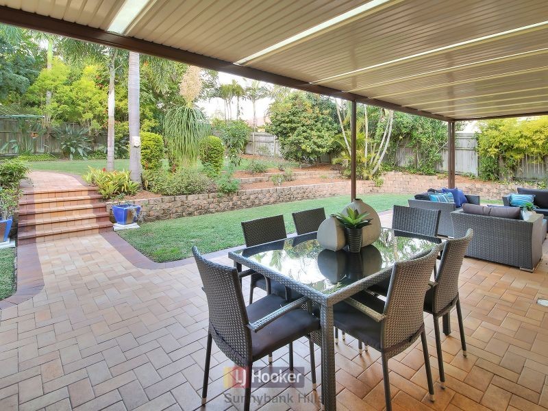 18 Victoria Crescent, Parkinson QLD 4115