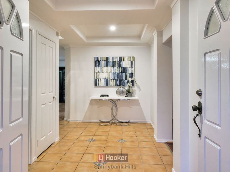 18 Victoria Crescent, Parkinson QLD 4115