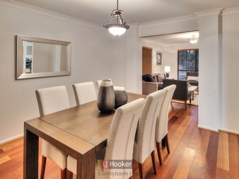 18 Victoria Crescent, Parkinson QLD 4115