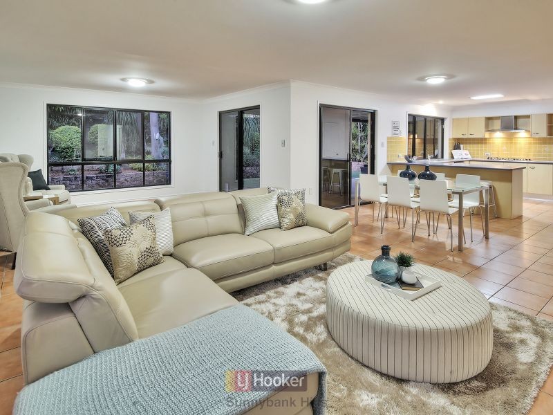 18 Victoria Crescent, Parkinson QLD 4115