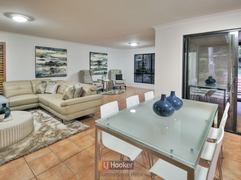 18 Victoria Crescent, Parkinson QLD 4115
