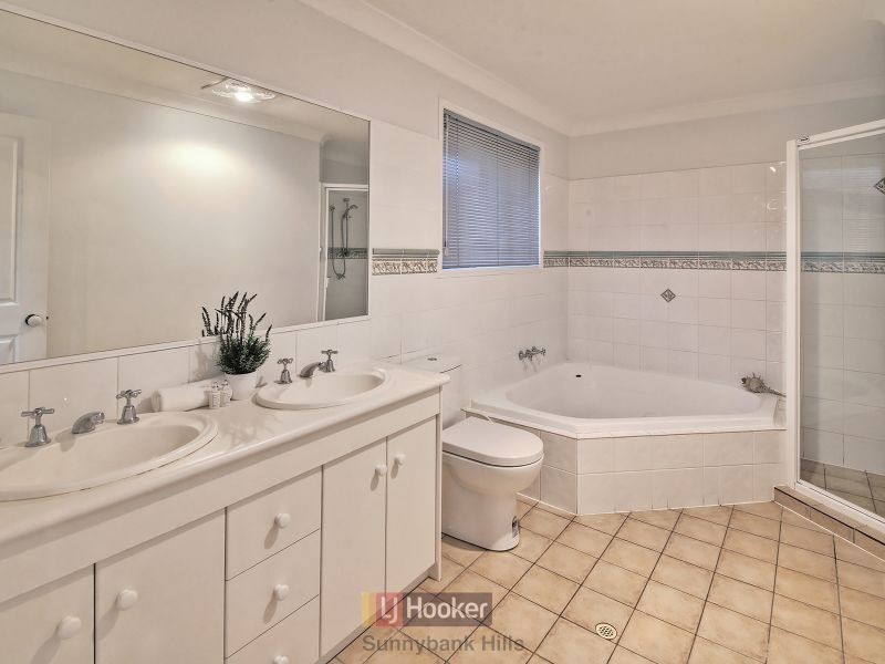 18 Victoria Crescent, Parkinson QLD 4115