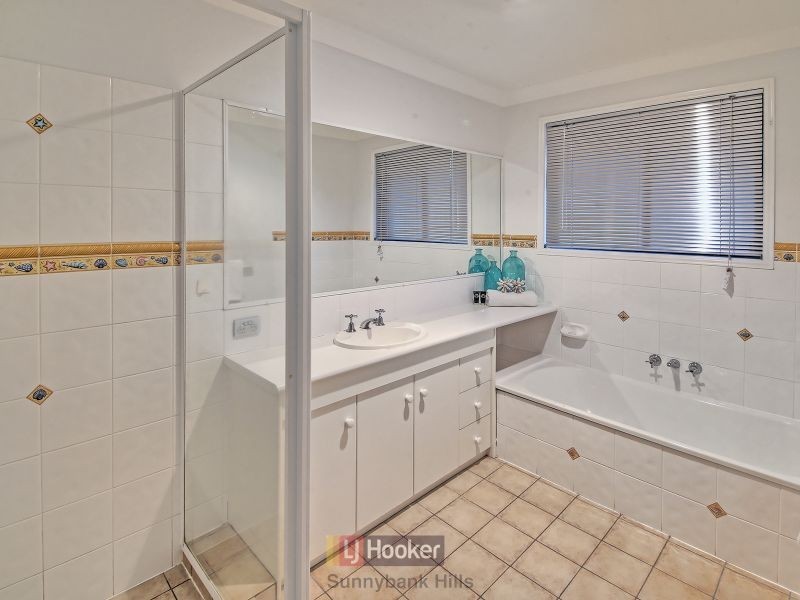 18 Victoria Crescent, Parkinson QLD 4115