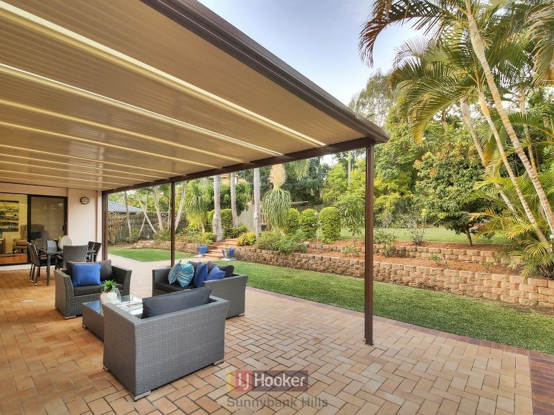 18 Victoria Crescent, Parkinson QLD 4115