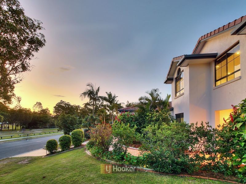 18 Victoria Crescent, Parkinson QLD 4115