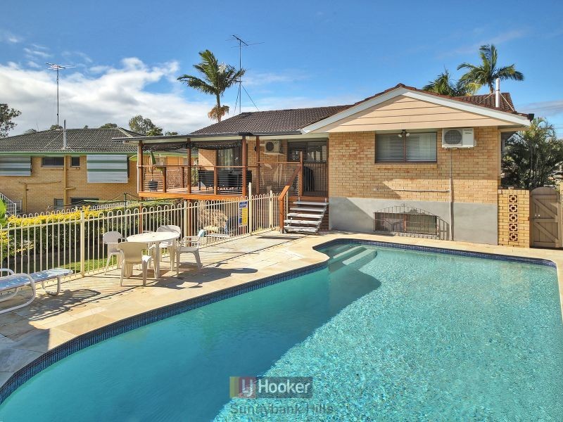75 Granadilla Street, Macgregor QLD 4109