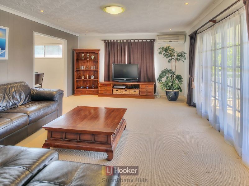 75 Granadilla Street, Macgregor QLD 4109