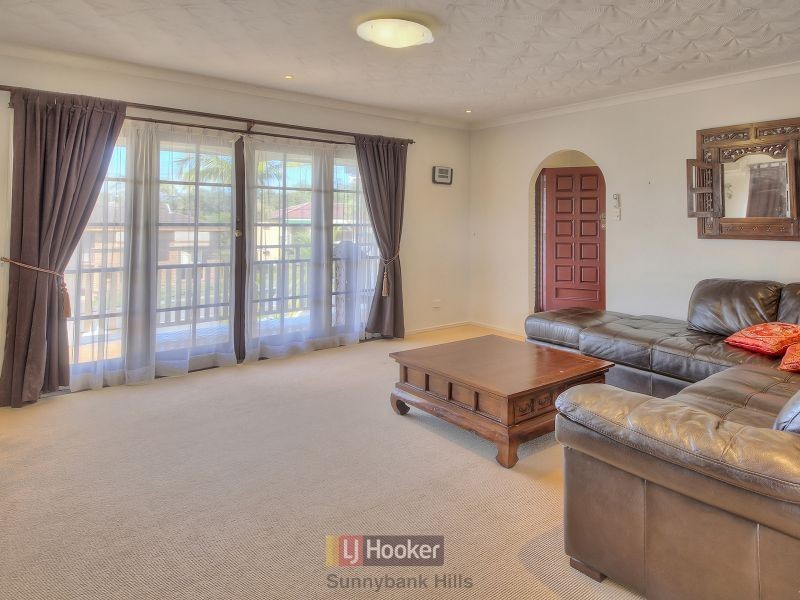 75 Granadilla Street, Macgregor QLD 4109