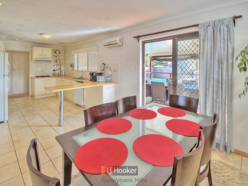 75 Granadilla Street, Macgregor QLD 4109