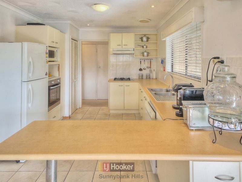 75 Granadilla Street, Macgregor QLD 4109