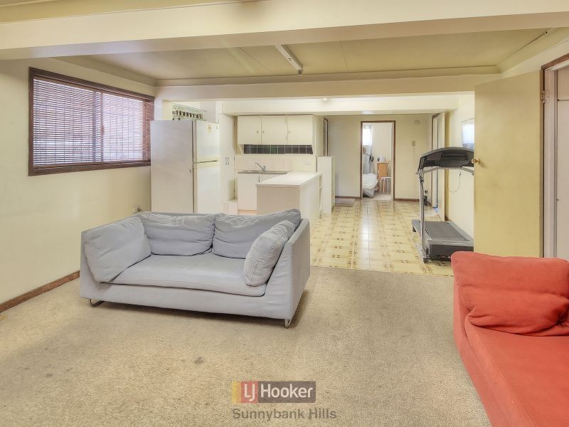 75 Granadilla Street, Macgregor QLD 4109