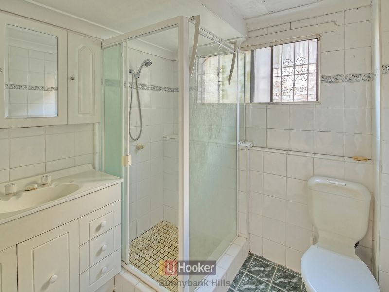 75 Granadilla Street, Macgregor QLD 4109