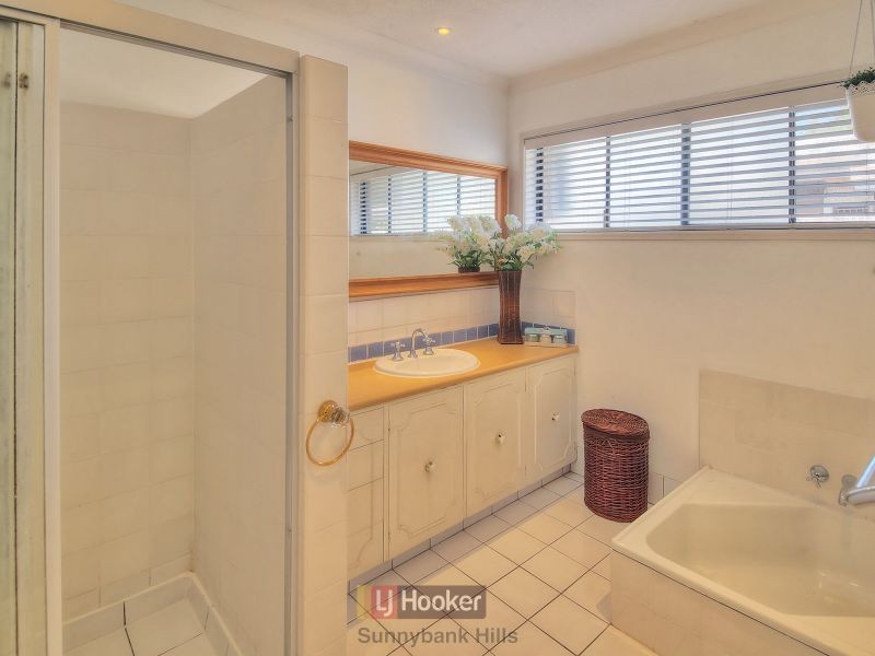 75 Granadilla Street, Macgregor QLD 4109