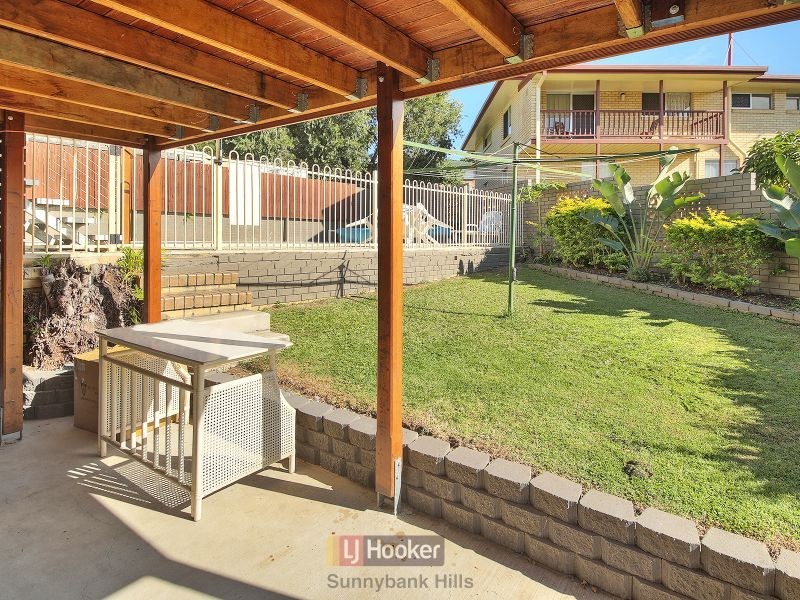 75 Granadilla Street, Macgregor QLD 4109