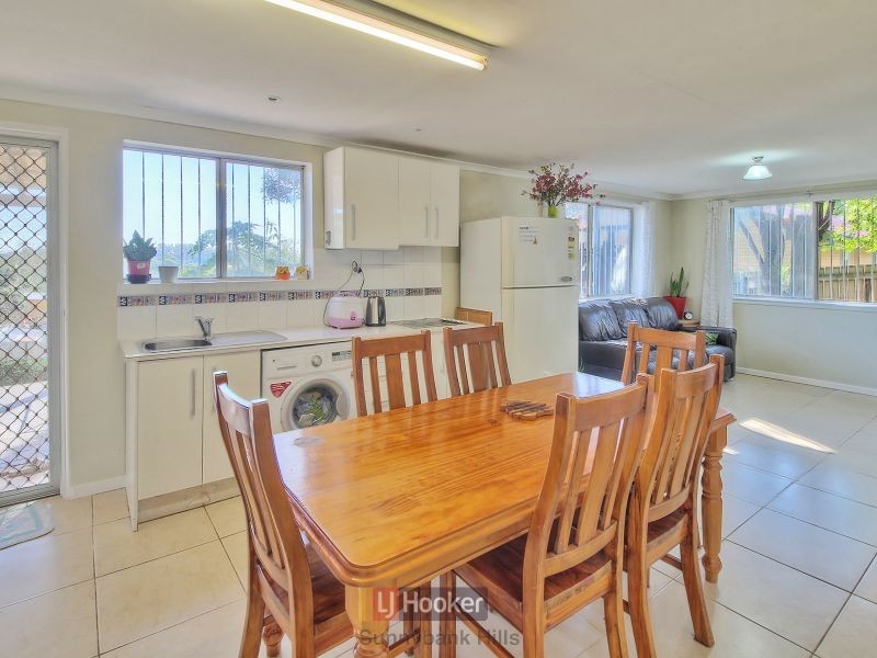 22 Kenny Street, Woodridge QLD 4114