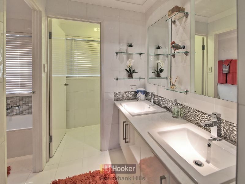 6 Lakkari Street, Eight Mile Plains QLD 4113