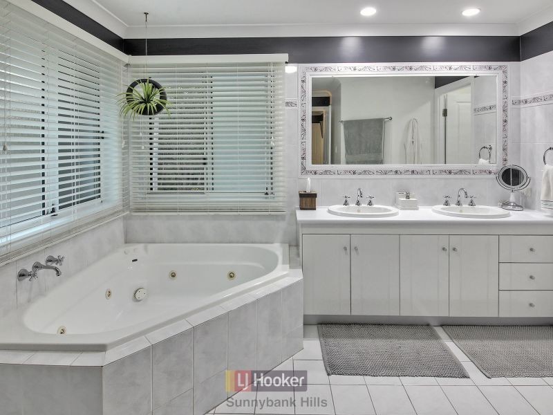 1 Ellesmere Place, Parkinson QLD 4115