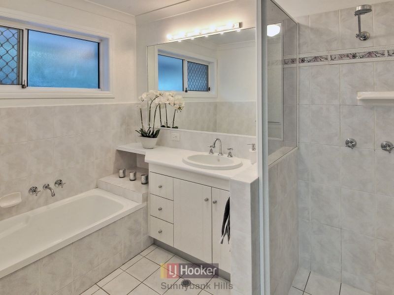 1 Ellesmere Place, Parkinson QLD 4115