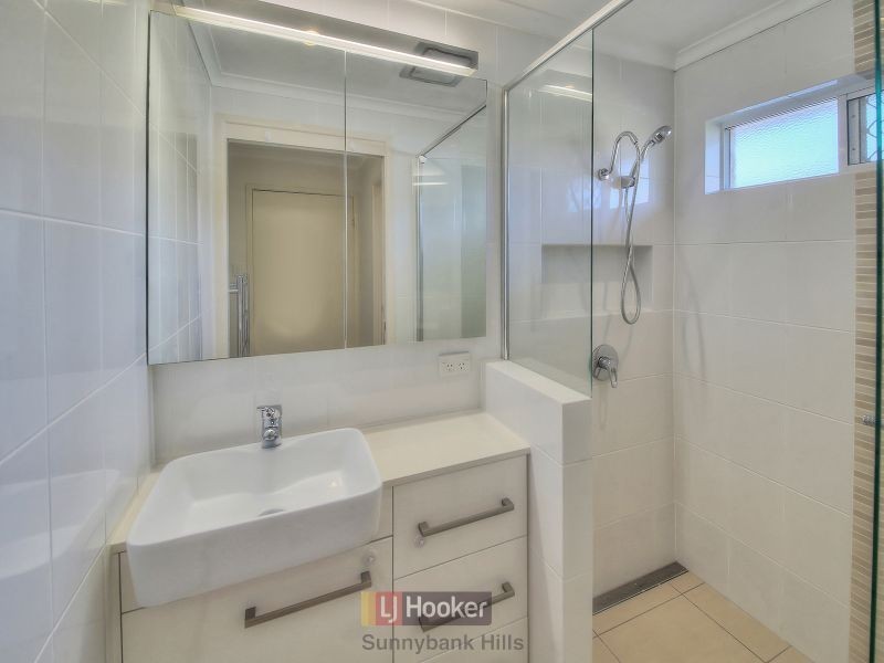 5 Boorala Crescent, Eight Mile Plains QLD 4113