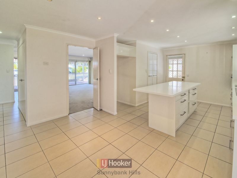 5 Boorala Crescent, Eight Mile Plains QLD 4113