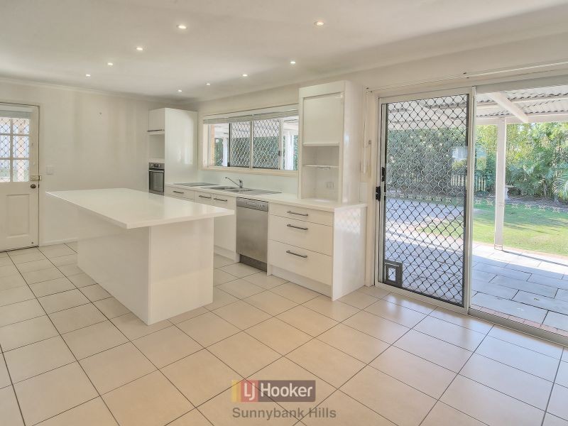 5 Boorala Crescent, Eight Mile Plains QLD 4113