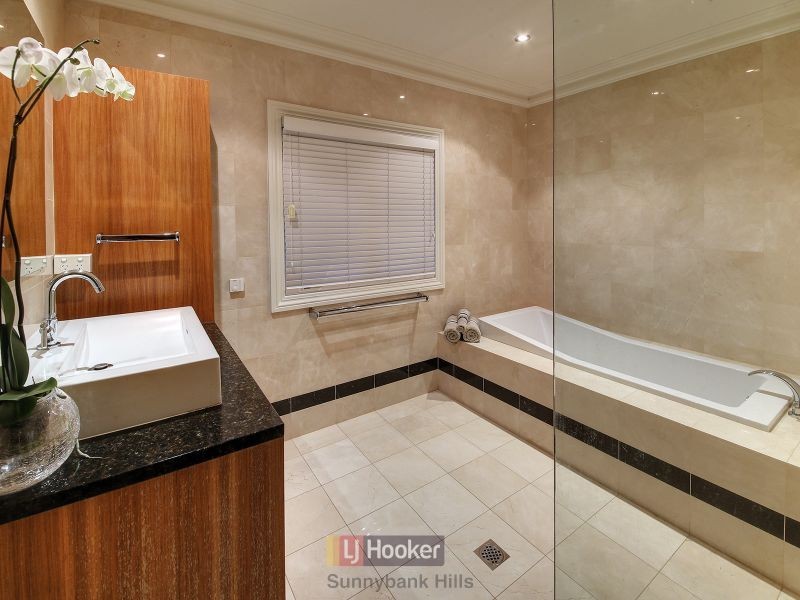 750 Musgrave Road, Robertson QLD 4109