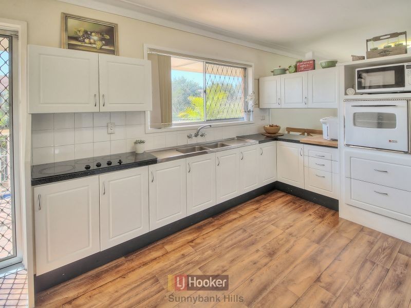 18 Tandanya Street, Mansfield QLD 4122