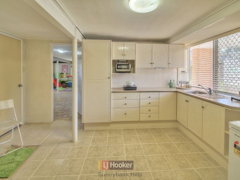 18 Tandanya Street, Mansfield QLD 4122