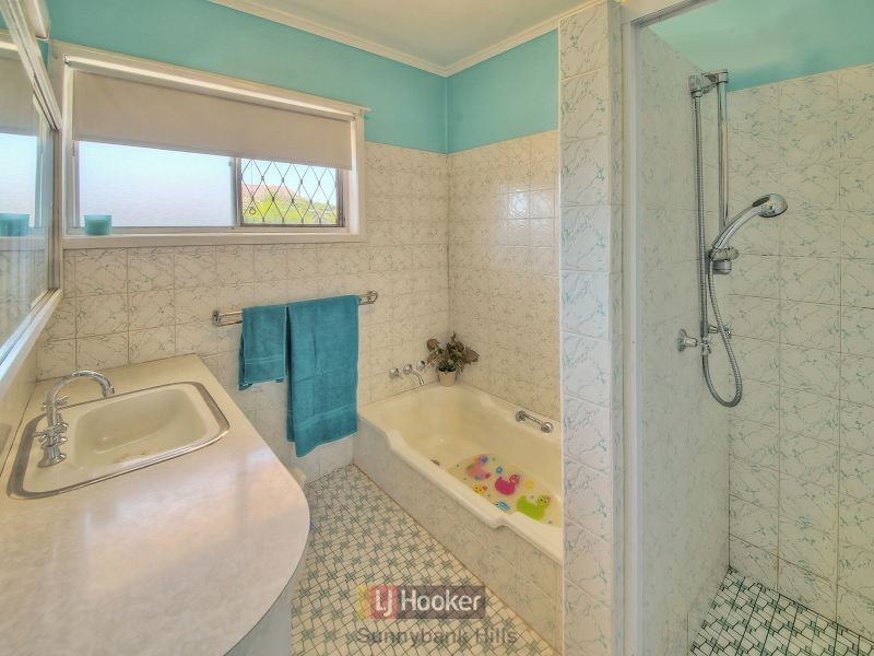 18 Tandanya Street, Mansfield QLD 4122